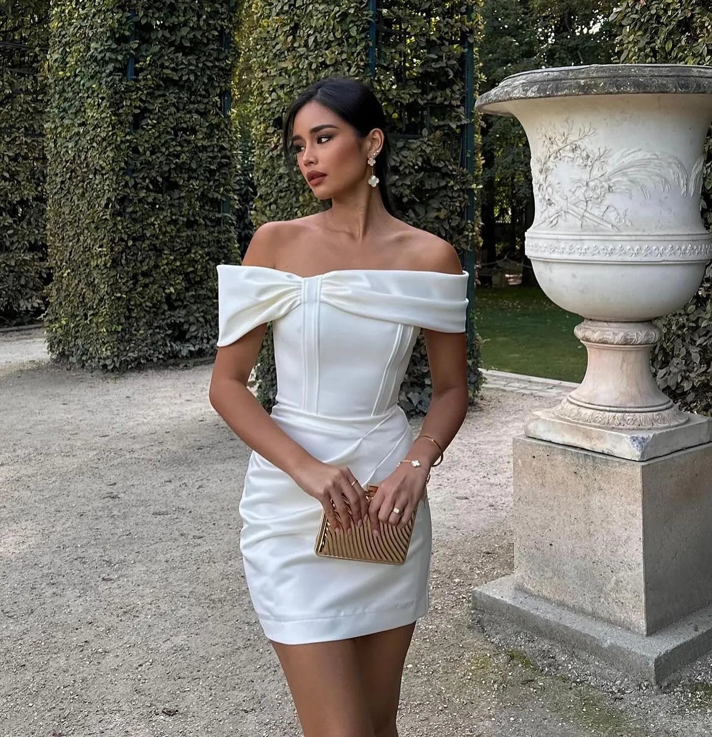 Elegante abito da sposa corto Donne si aprono indietro dalla