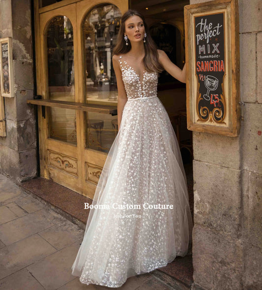 Delicate Lace Beach Wedding Dresses Plunging Neckline Illusion Boho Bride Dresses Bow Back A-Line Tulle Wedding Gowns