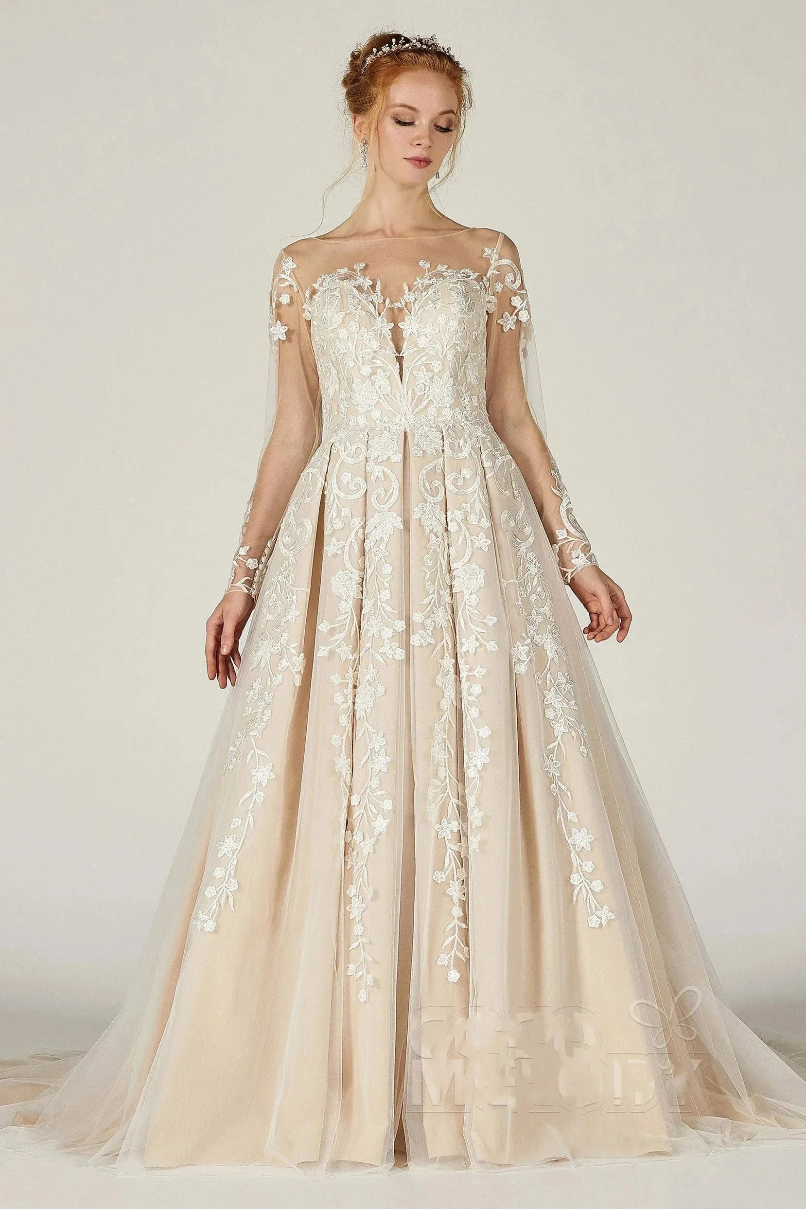 Robe de mariée trapèze en tulle et dentelle transparente, manches