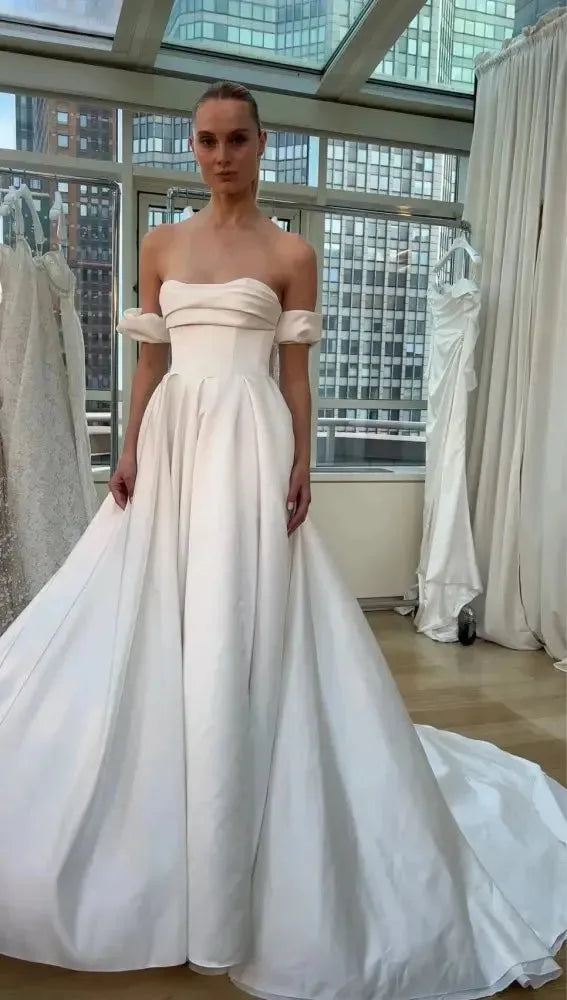 Vestidos de novia de línea A de satén hechos a medida – Mia's