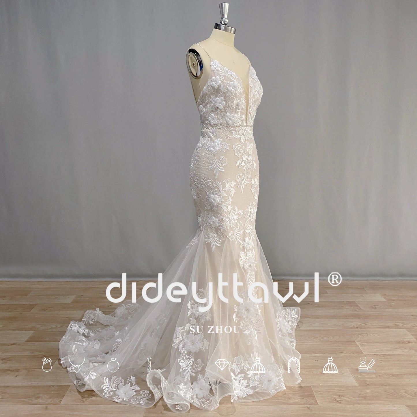 3D Flowers Sleeveless Sexy Mermaid Wedding Dress Spaghetti Straps Deep V Neck Backless Bridal Gown