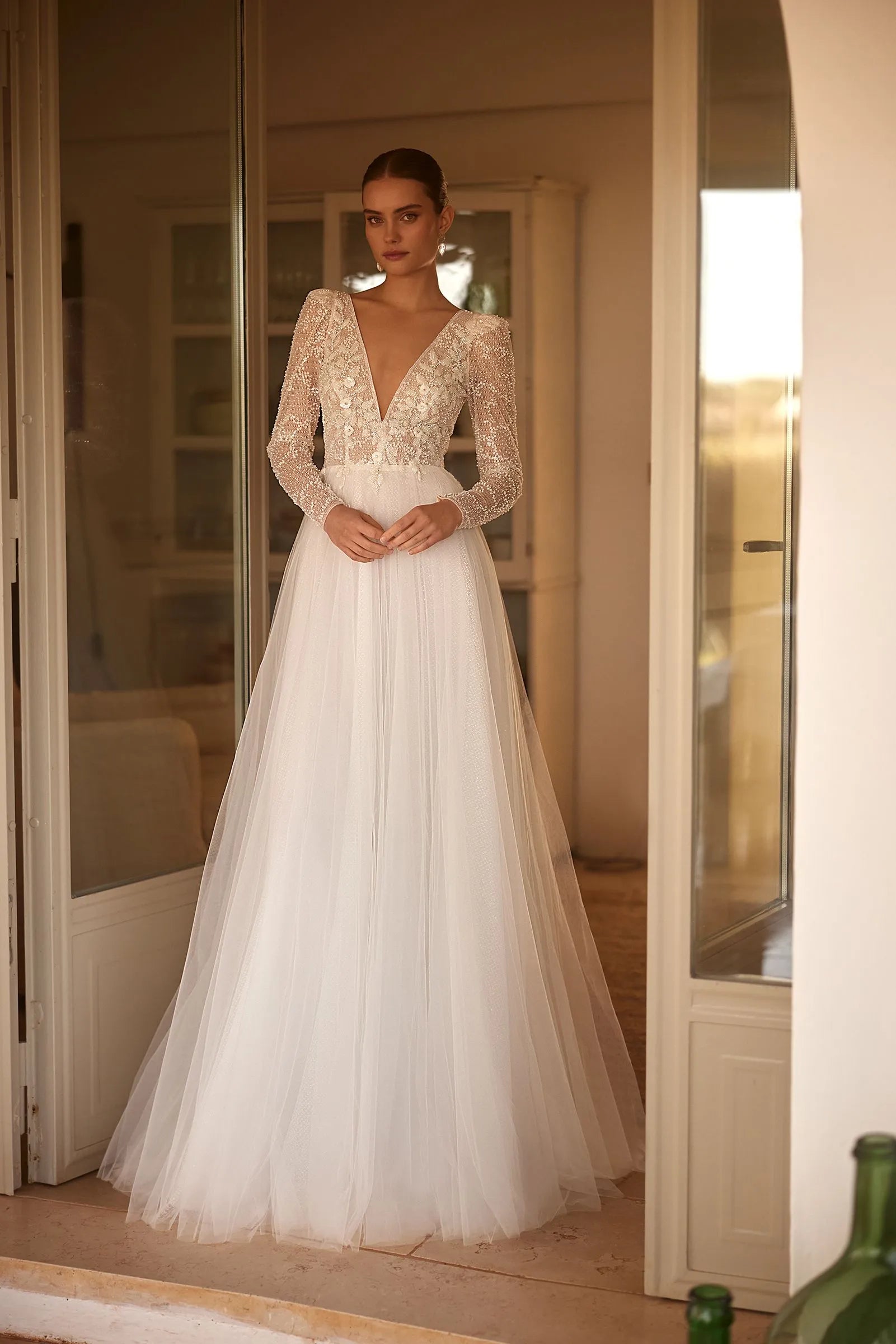Deep V-neck Appliques Lace Long Sleeve Tulle Wedding Dress for