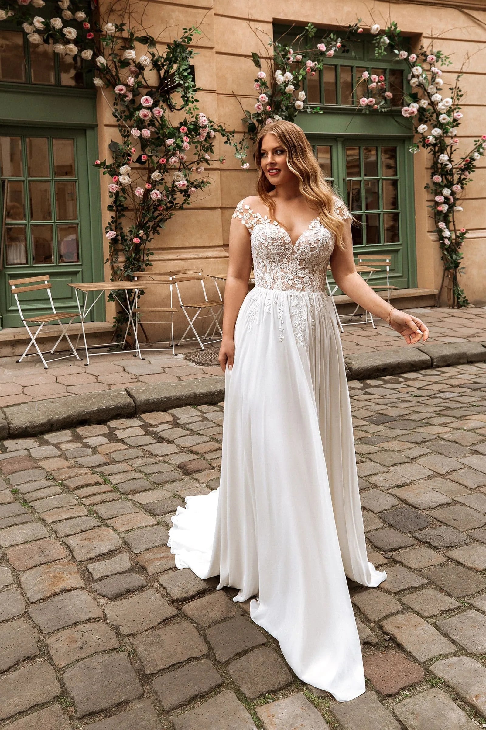 Plus Size Boho Wedding Dresses Cap Sleeves Lace Appliques Beach