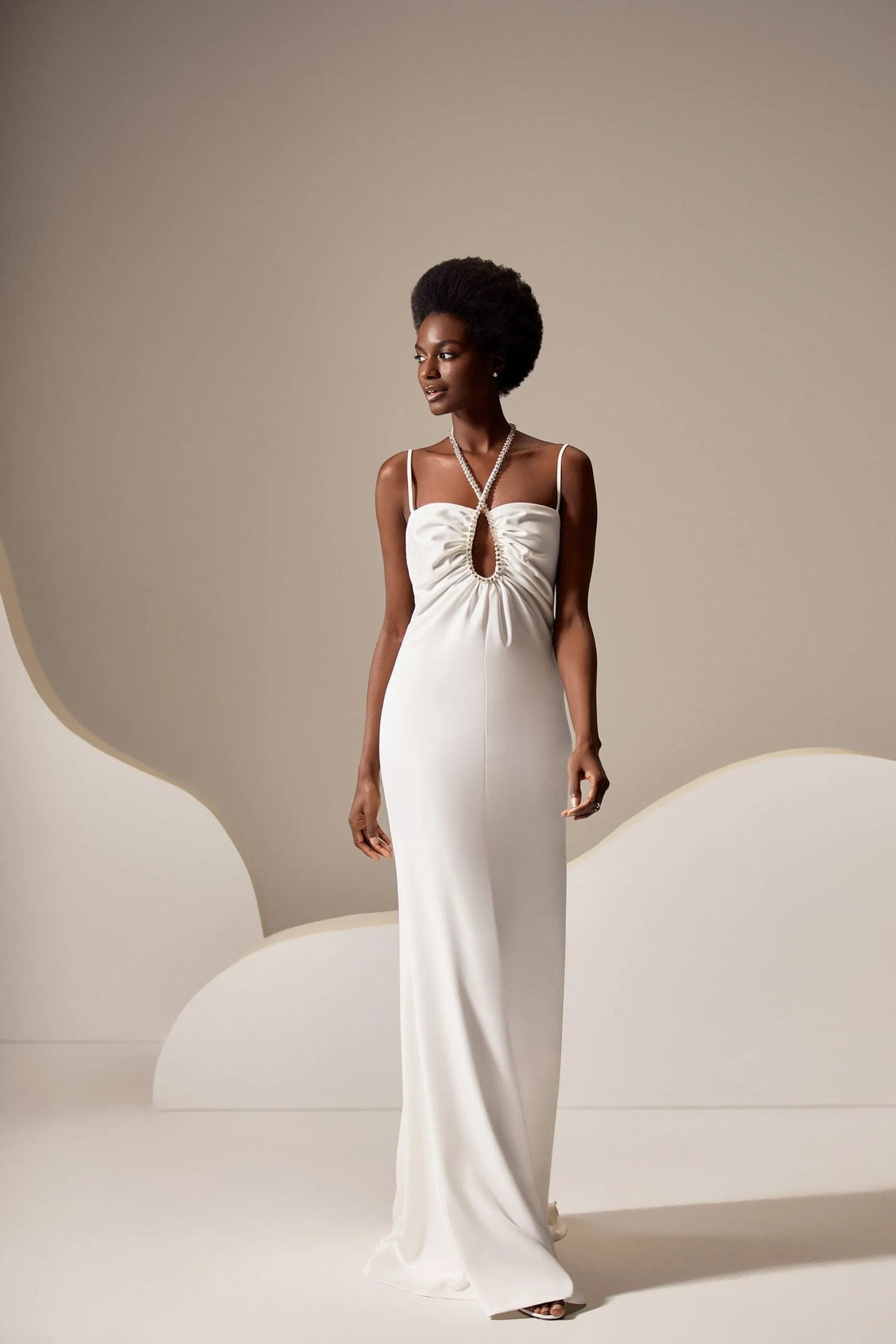 Silky Delicate Wedding Dress with Open Back and Beaded Spaghetti Straps Bow Satin Bridal Gown Modern Court Train Princess Vestido De Novia Mermaid Satin