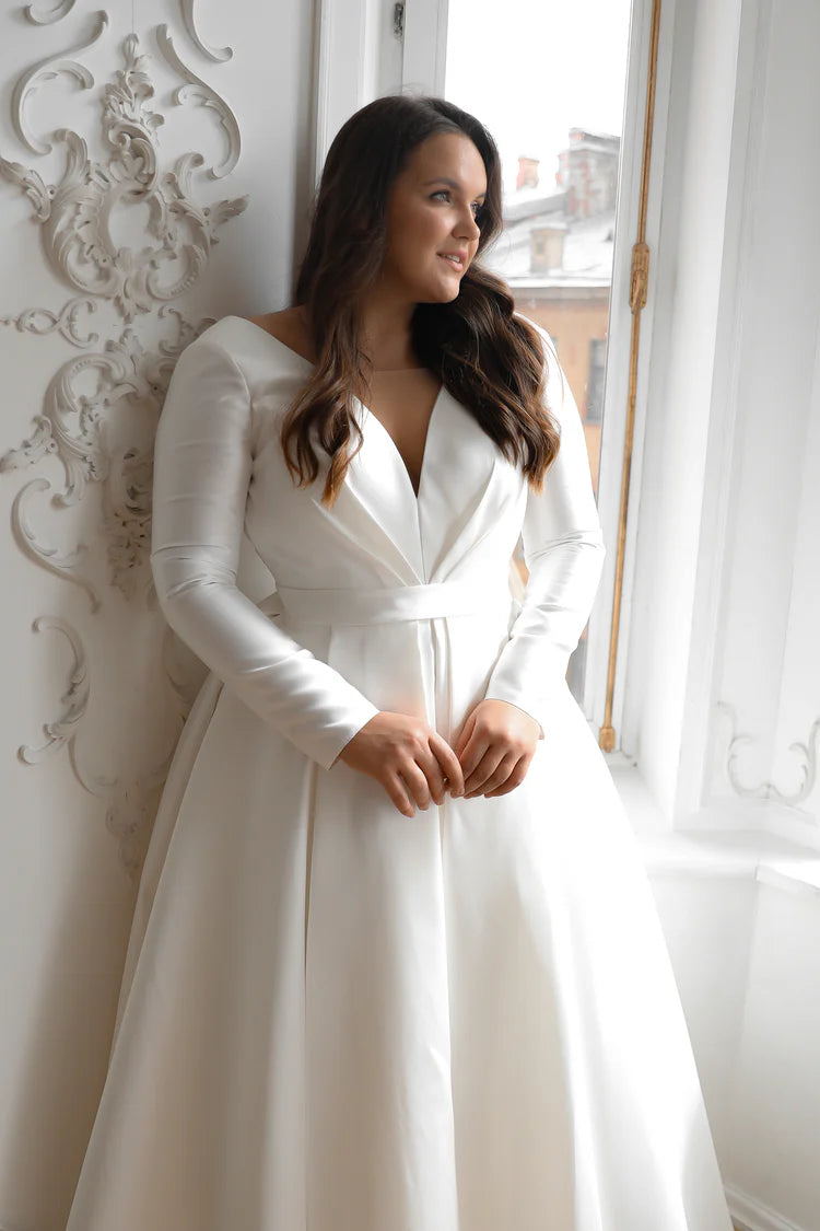 Suknie ślubne w szpic w pełnym rękawie w dniu dekoltowym Plus Size Proste A-Line Satynowe suknie ślubne dla kobiety Sexy Classic Vestido de Mariages