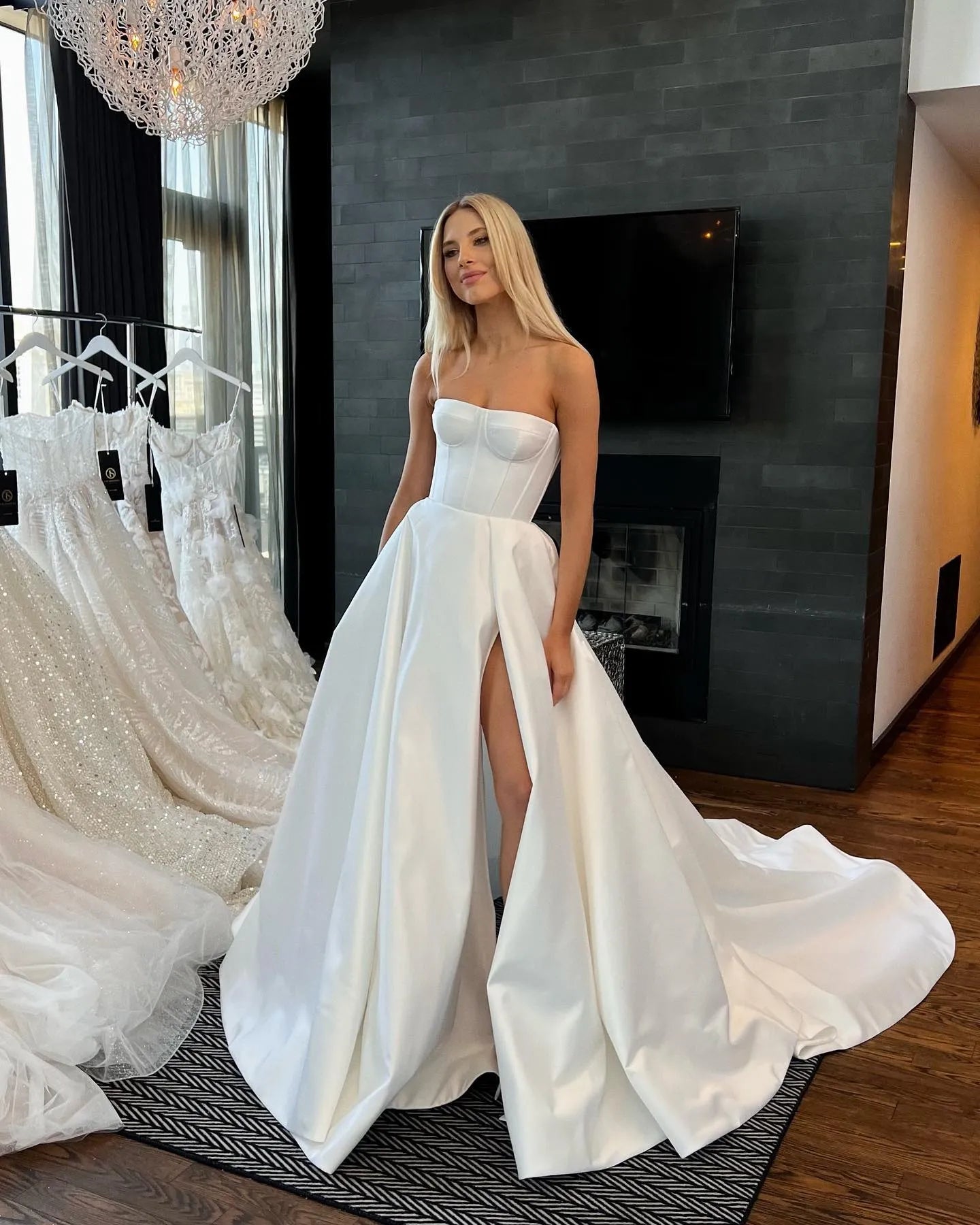 A-line Wedding Dresses Sweetheart Sleeveless Brides Gowns for Women High Leg Slit Bridal Evening Dress with Sweep Train