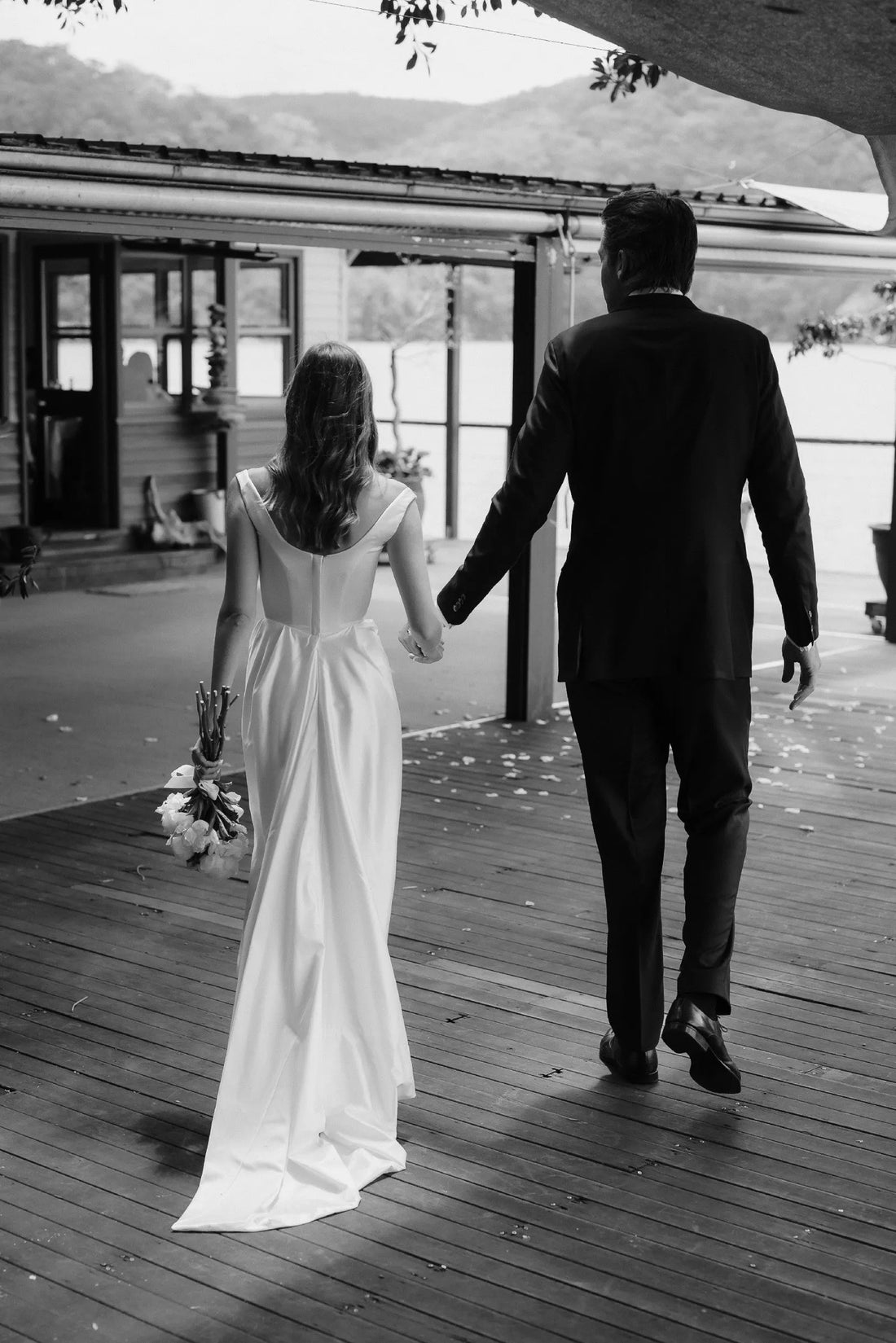 Beach Satin Wedding Dress Sexy Off The Shoulder Formal Pleat Square Collar Vintage Backless Zipper Floor-Length Bridal Growns 20w