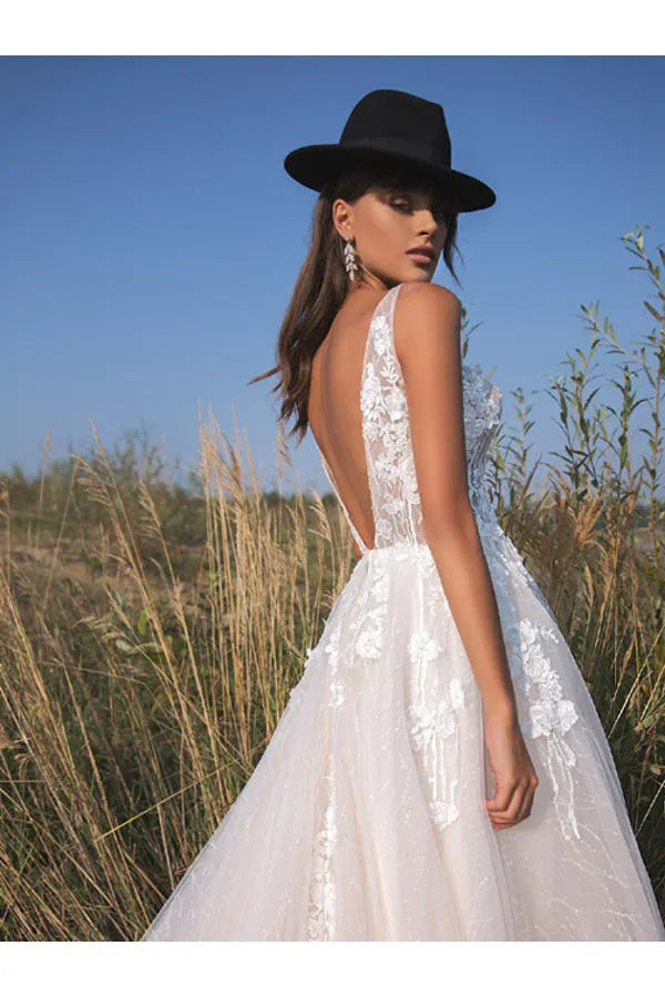 champagne Lace Wedding Dress 2020 V-neck Appliques Open Back Bridal Gown Plus Size Court Train Vintage Tulle Wedding Gown Ivory 14W