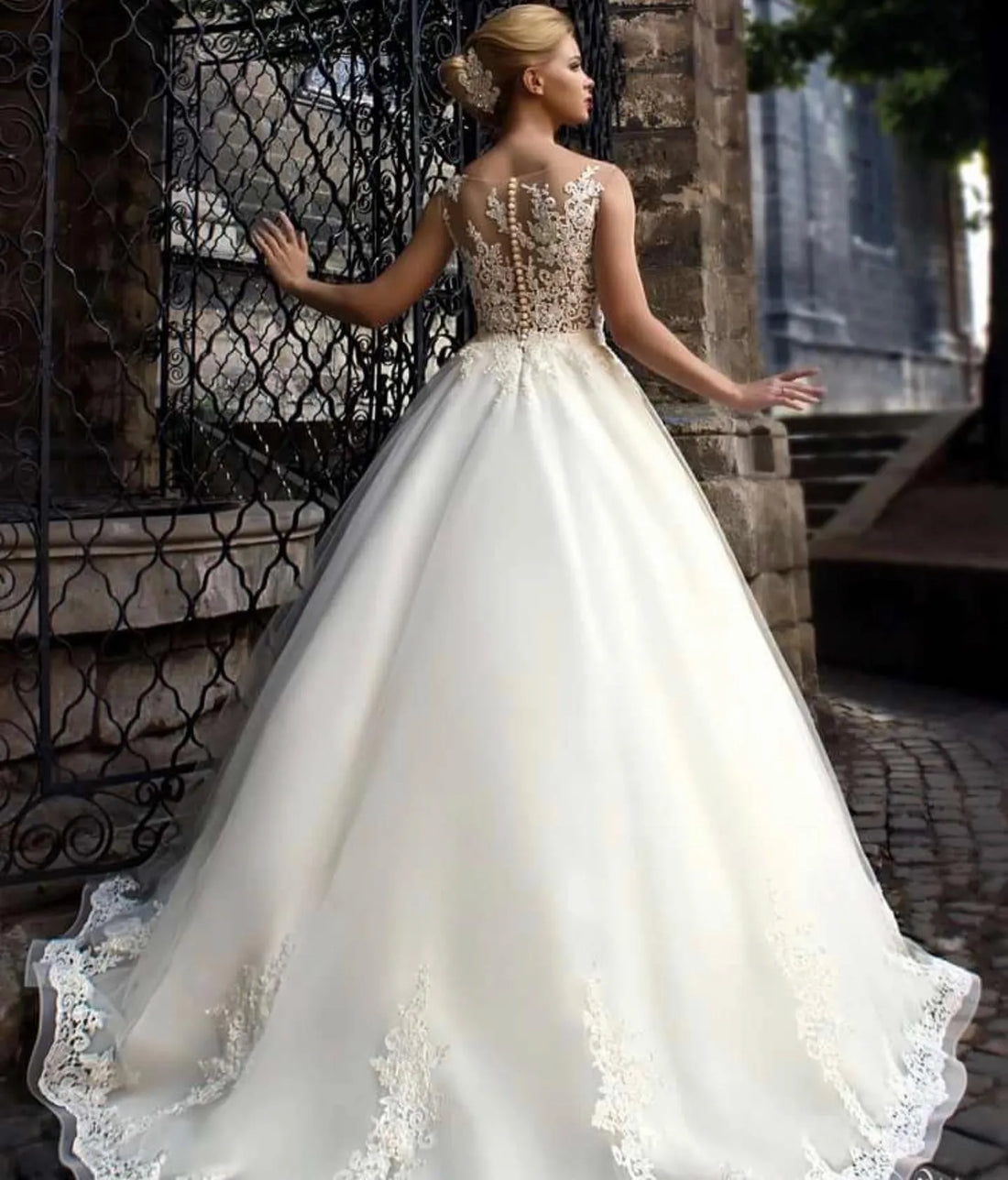 Junoesque Tulle Scoop Neckline See-through Bodice A-line Wedding Dress Empire Waistline Illusion Back Bridal Dress Ivory