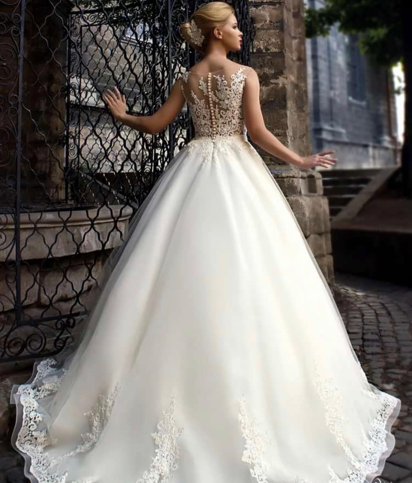 Junoesque Tulle Scoop Neckline See-through Bodice A-line Wedding Dress Empire Waistline Illusion Back Bridal Dress