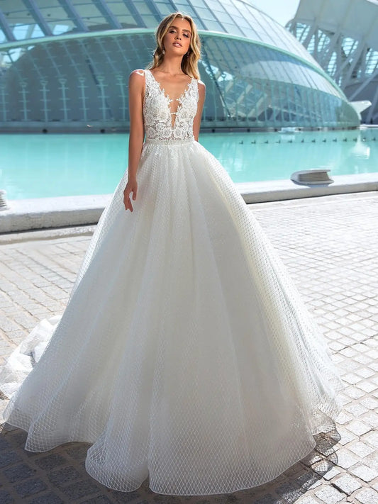 Glamorous Lace V-Neckline A-line Wedding Dresses With Lace Appliques Gridding Sequin Bridal Gowns vestido noiva curto