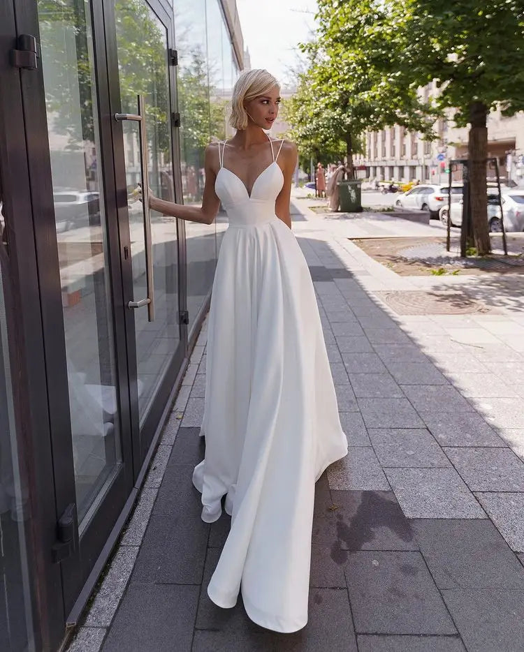 Slik Satin A Line Wedding Dresses Beach Spaghetti Straps V Neck Bride Gowns Abito Da Sposa Backless Wedding Gowns