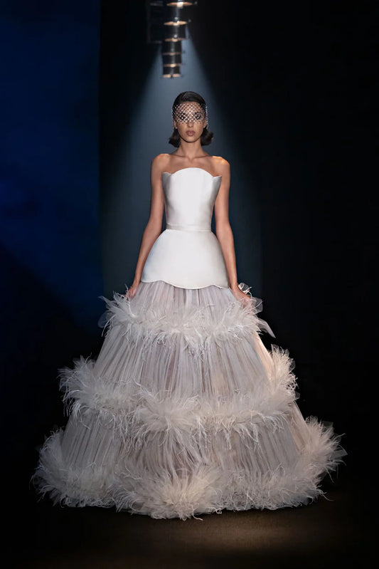 Robe trapèze en Tulle à volants avec plumes blanches, tenue de bal élégante, formelle et luxueuse, pour bal de fin d'année, mariage 