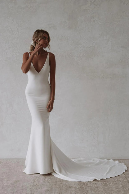 Vestidos de novia de sirena con tirantes finos, vestidos de novia bohemios de satén suave con cuello en V y botones en la espalda, vestido de fiesta de boda 