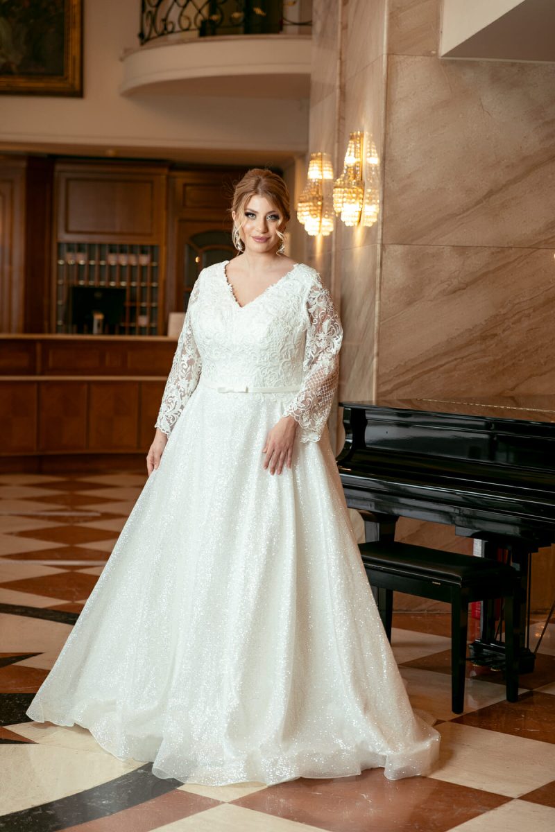 Plus Size Wedding Dress Glitters Bling Sparkly Ball Gown 3/4 Three Quarter Sleeves V Neck Bridal Gown Formal Women Muslim