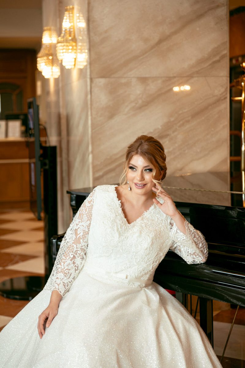 Plus Size Wedding Dress Glitters Bling Sparkly Ball Gown 3/4 Three Quarter Sleeves V Neck Bridal Gown Formal Women Muslim