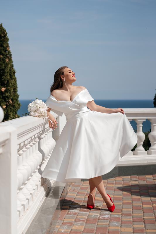 Vestido de noiva simples por atacado cetim do ombro vestido de noiva branco para mulheres Robe de praia de verão de maire