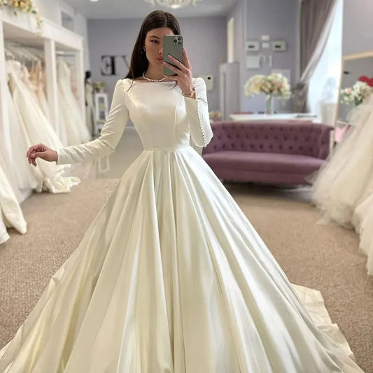 Abiti da sposa principessa A abiti da sposa a collo in barca a manica lunga eleganti abiti da matrimonio in raso con bottoni romantici