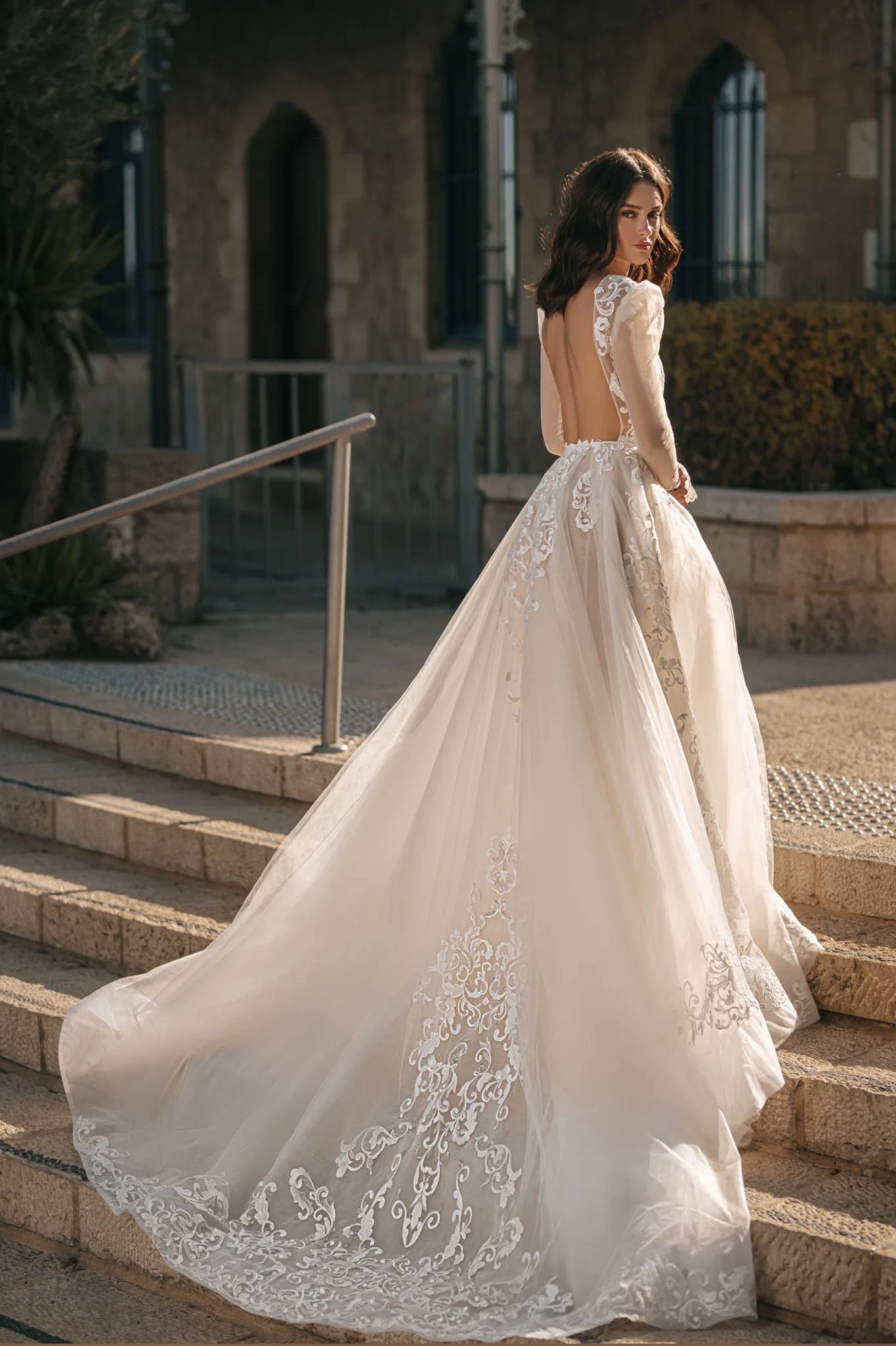 Deep V-Neck Lace Princess Wedding Dresses Illusion Long Sleeves Appliques A-Line Bridal Gowns Backless Bride Dresses