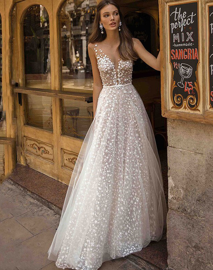 Delicate Lace Beach Wedding Dresses Plunging Neckline Illusion Boho Bride Dresses Bow Back A-Line Tulle Wedding Gowns