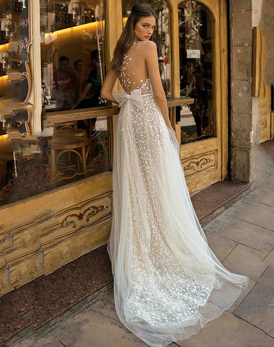 Delicate Lace Beach Wedding Dresses Plunging Neckline Illusion Boho Bride Dresses Bow Back A-Line Tulle Wedding Gowns