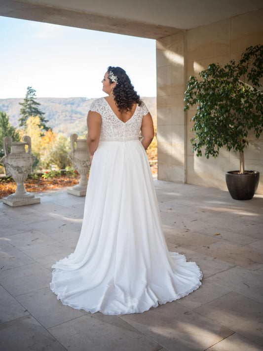 Chiffon A-Line Hochzeitskleid Plus Größe Doppeler V-Ausschnitt Spitzenrobe de Mariée Braut Kleider Kurzärärmische Mitte gemacht