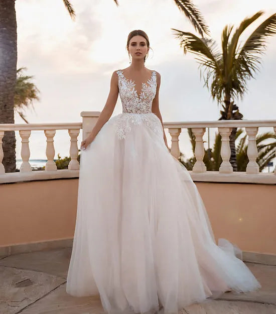 A-line Wedding Dresses Lace Appliqued Tulle Bohemian Bridal Gowns Sleeveless Beach Wedding Gown Princess Party Dress