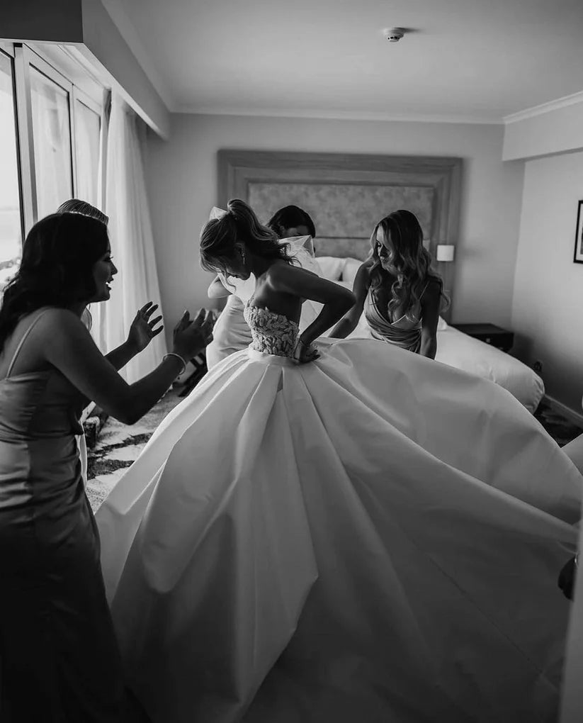 Vestidos de novia de princesa de satén con escote en forma de corazón, vestidos de novia de encaje, tren largo, vestido de baile de boda de marfil 