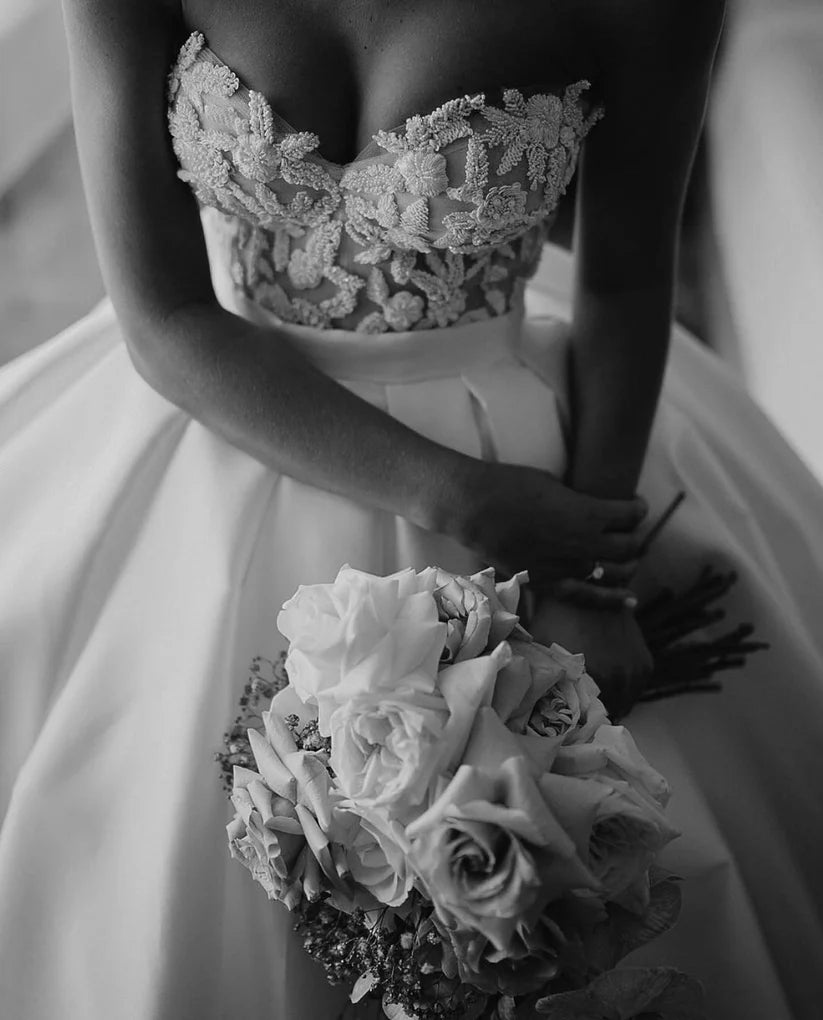 Vestidos de novia de princesa de satén con escote en forma de corazón, vestidos de novia de encaje, tren largo, vestido de baile de boda de marfil 