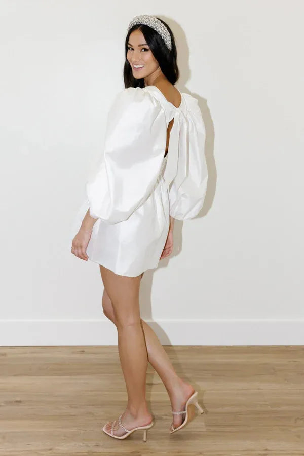 Simple A-Line Short Wedding Dresses Deep V Neck Brides Party Dress Long Puff Sleeves Backless Prom Gown Cocktail Gowns WHITE 26W