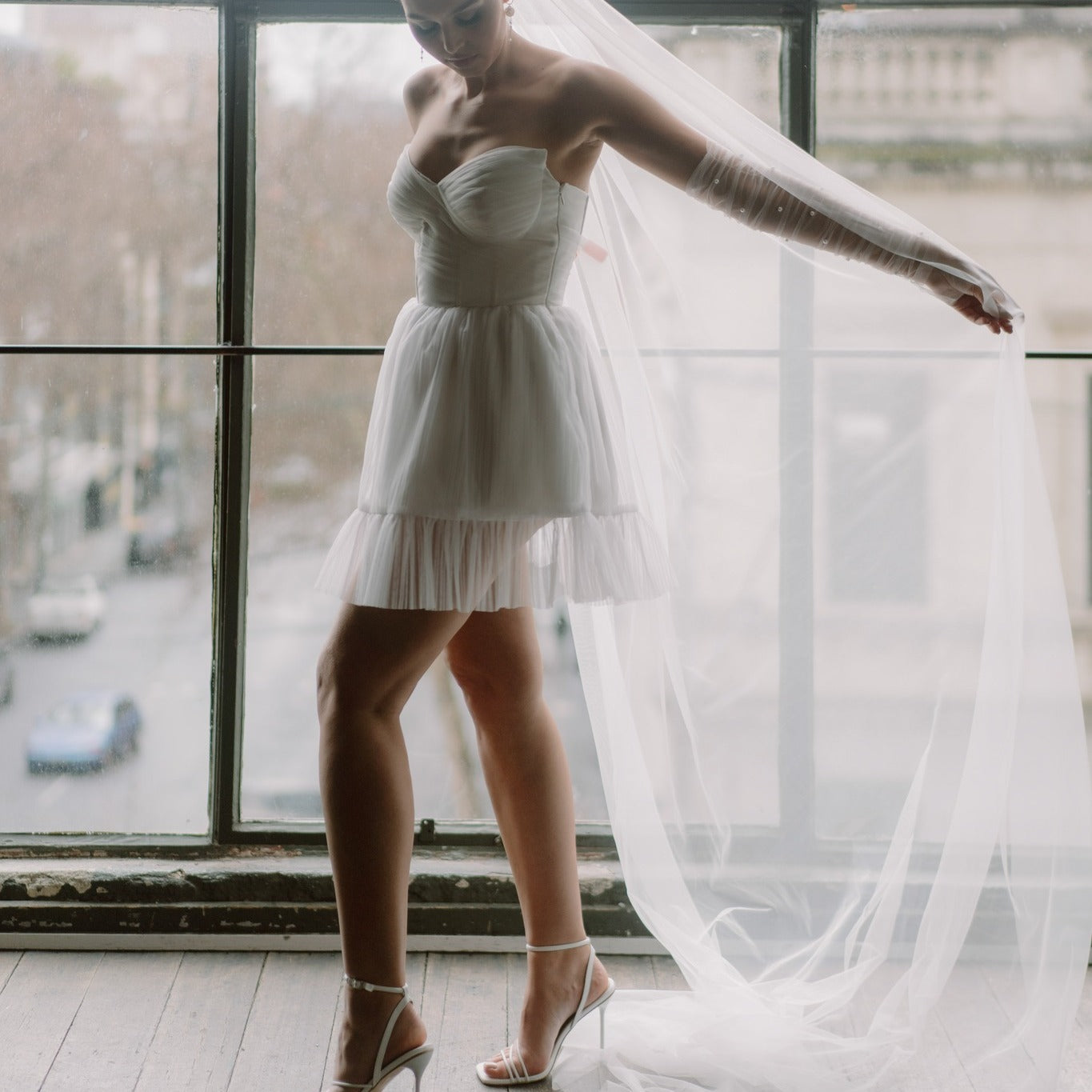 Abiti per feste di nozze corti a una linea A abiti da sposa in tulle per le perle piene