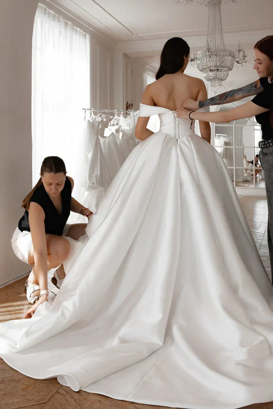 Robe de mariée taille basque en satin, style princesse sirène