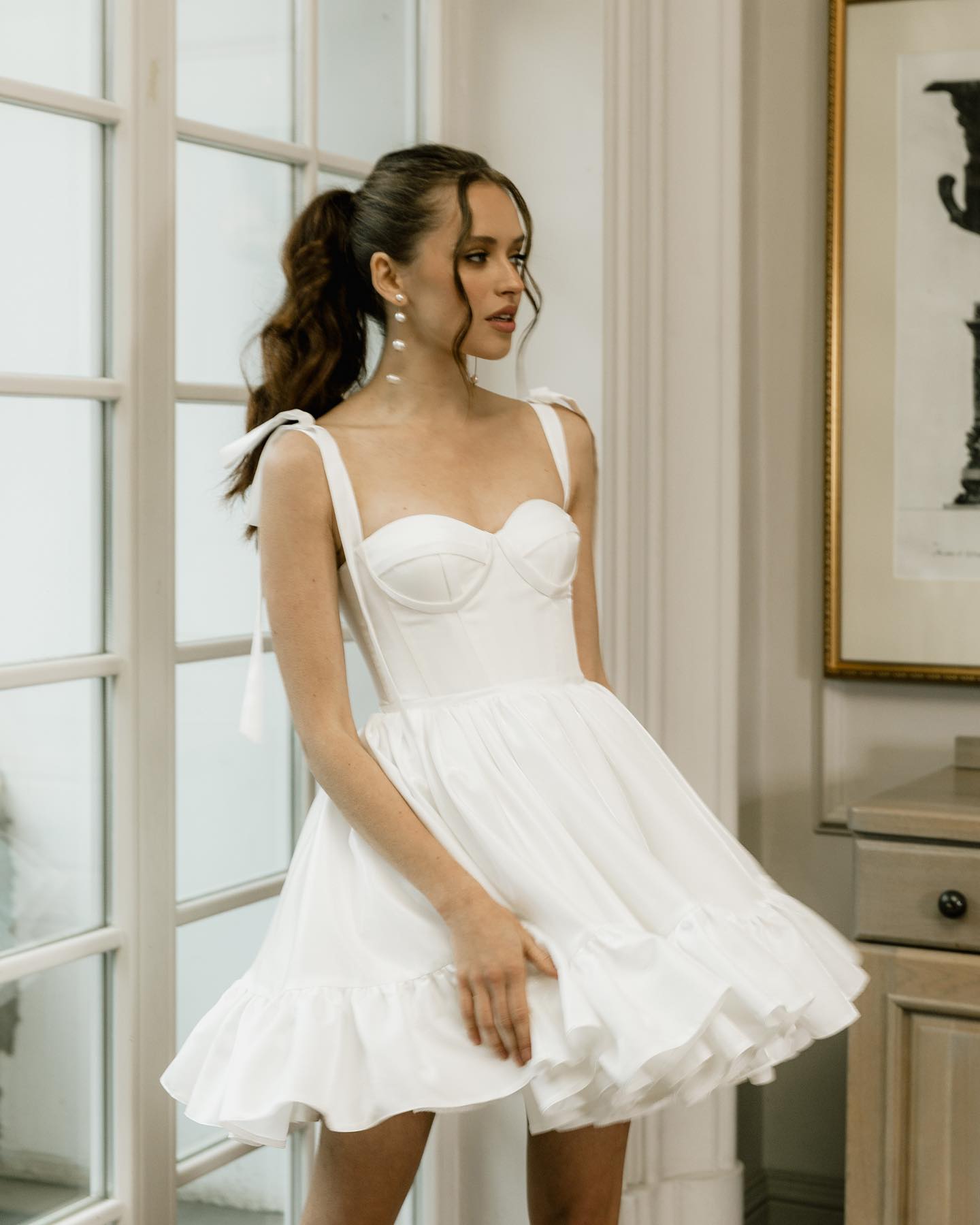 Mini vestidos de fiesta blancos de corte en A, tirantes con lazo en forma de corazón, vestidos cortos de fiesta de boda, vestidos de cóctel con cordones fruncidos para mujer