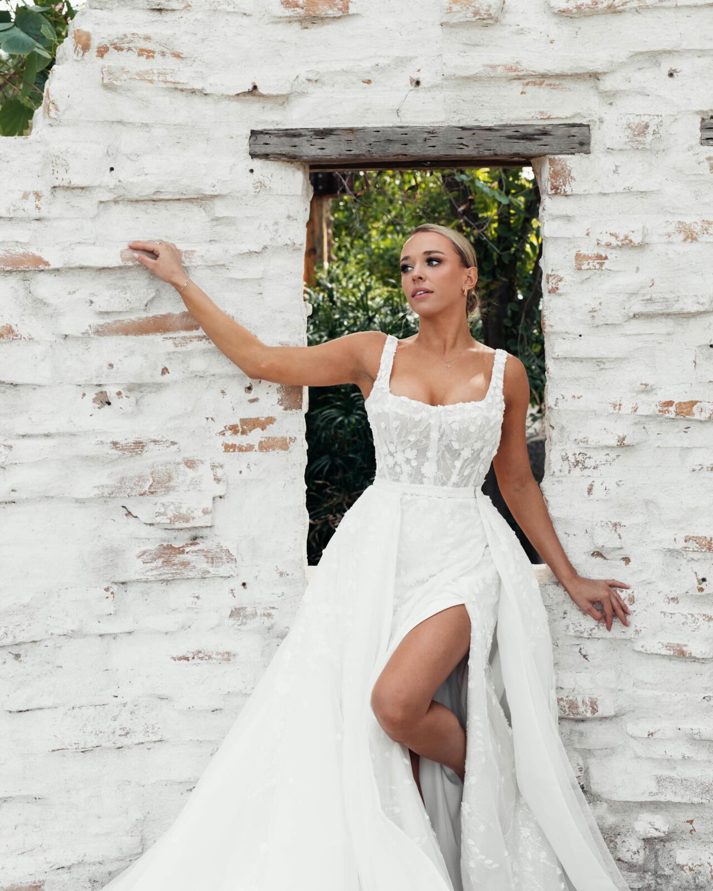 Abiti da sera della sirena bianca Fiori senza maniche Flace Brides Abiti da festa di treni staccabili per donne