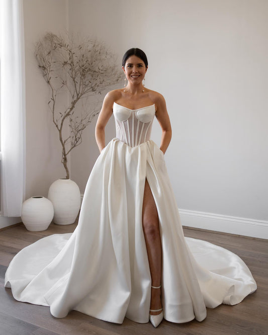 Elegant Long A-Line Wedding Dresses Sweetheart Sleeveless Stain Brides Dress High Side Slit Sweep Train Birdals Dress