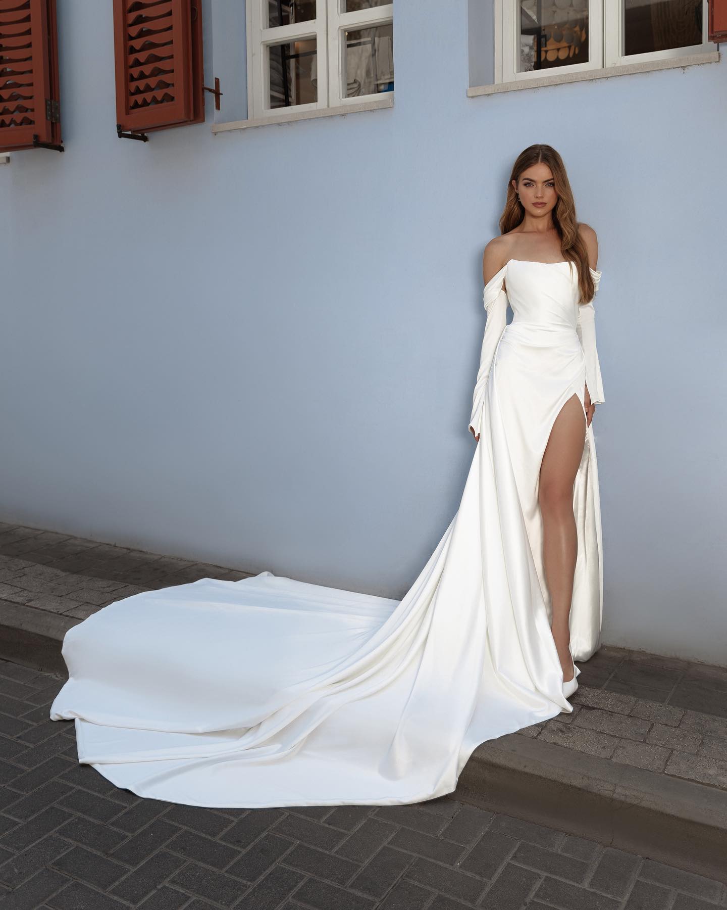 Robe de mariée sirène en Satin blanc, élégante, épaules dénudées, sans bretelles, effet d'illusion, longue, dos nu, fente latérale haute