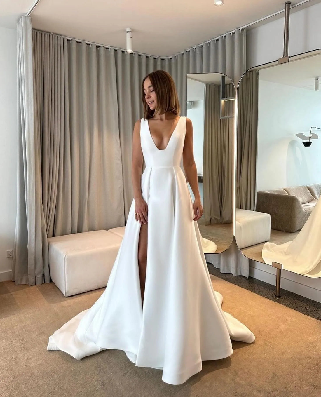 Elegant A-Line Wedding Dresses Deep V Neck Sleeveless Brides Party Gowns High Side Slit Sweep Train Bridals Dresses