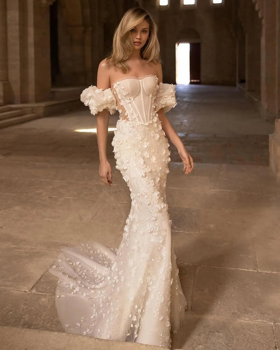 Ivroy Mermaid Wedding Dresses Sweetheart Lace Flowers Short Puff Sleeves Bridals Dress Sweep Train Sheath Brides Dress White 26W