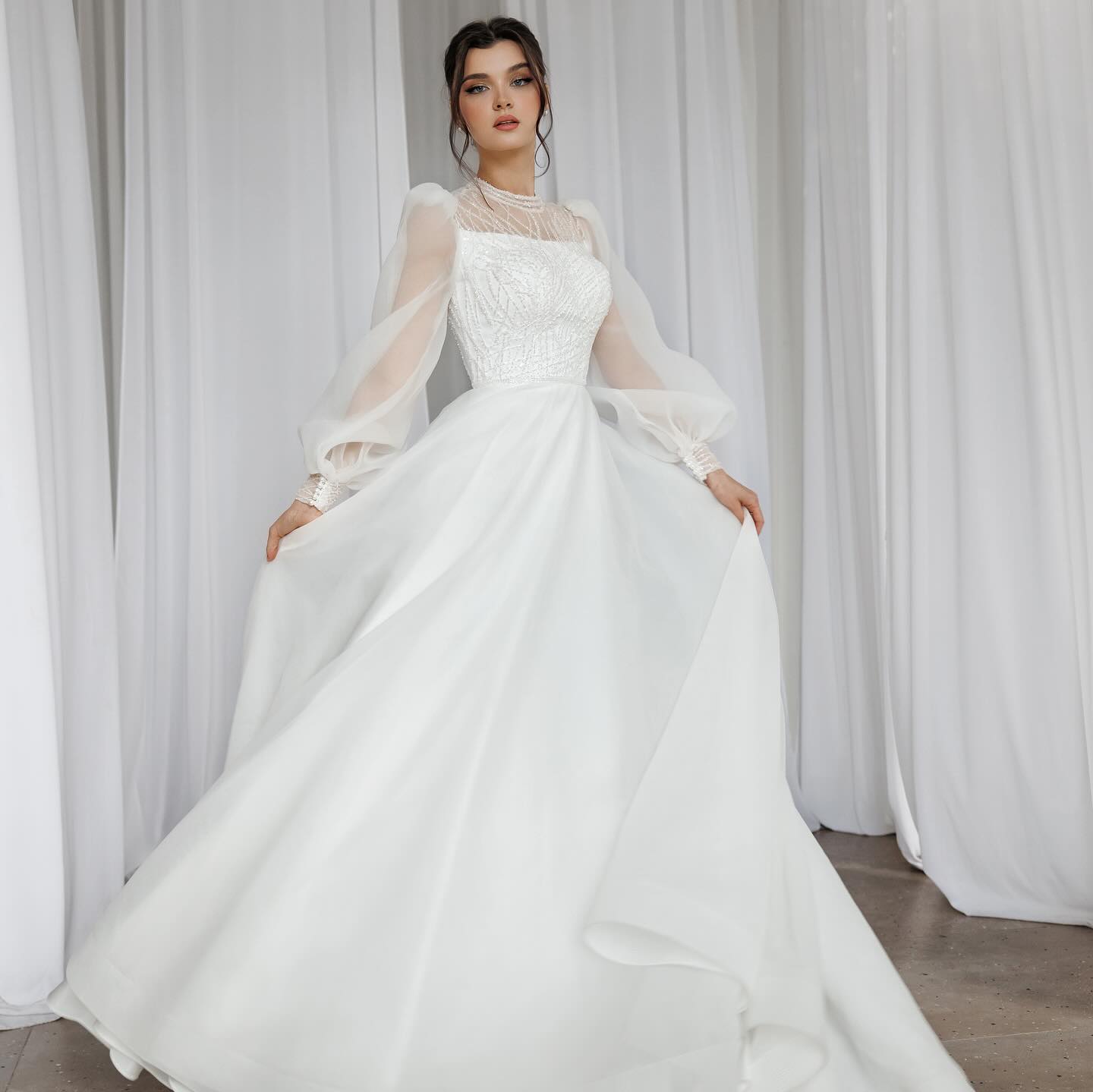 Einfache formale Hochzeitskleider Frauen eine Linie sanfte sexy flauschige Spitze Hochhalte Brautkleider langer Puffärmel Vestidos Novia