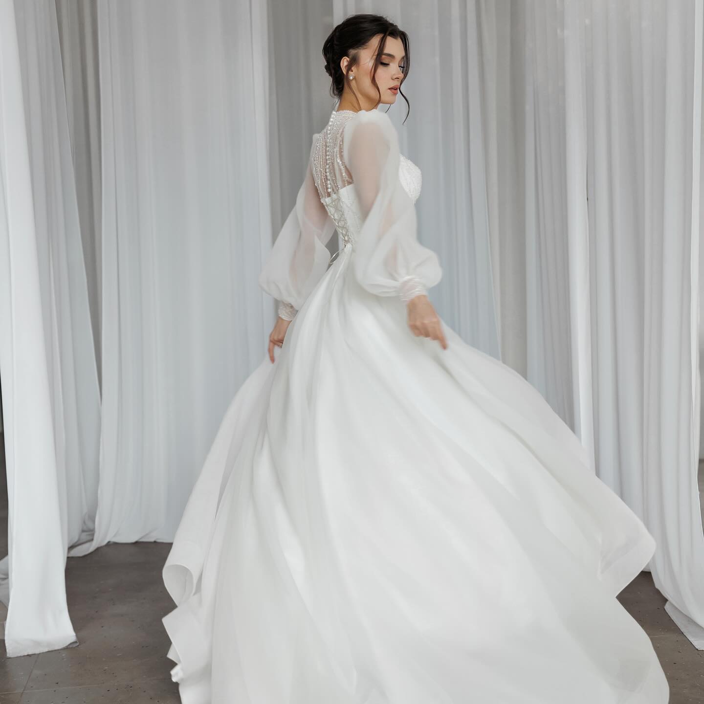 Einfache formale Hochzeitskleider Frauen eine Linie sanfte sexy flauschige Spitze Hochhalte Brautkleider langer Puffärmel Vestidos Novia