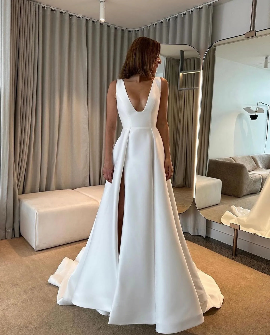Elegant A-Line Wedding Dresses Deep V Neck Sleeveless Brides Party Gowns High Side Slit Sweep Train Bridals Dresses