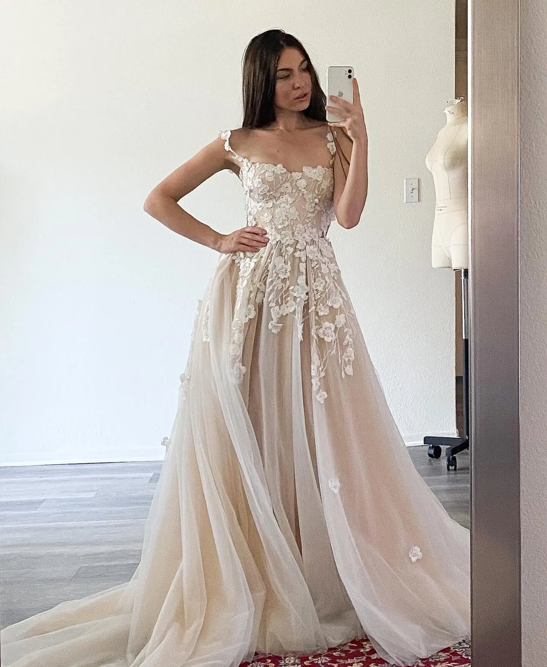 A-Line Elegant Wedding Dresses Sleeveless Appliques Tulle Champagne Bridals Party Gowns for Women Long vestidos de novia