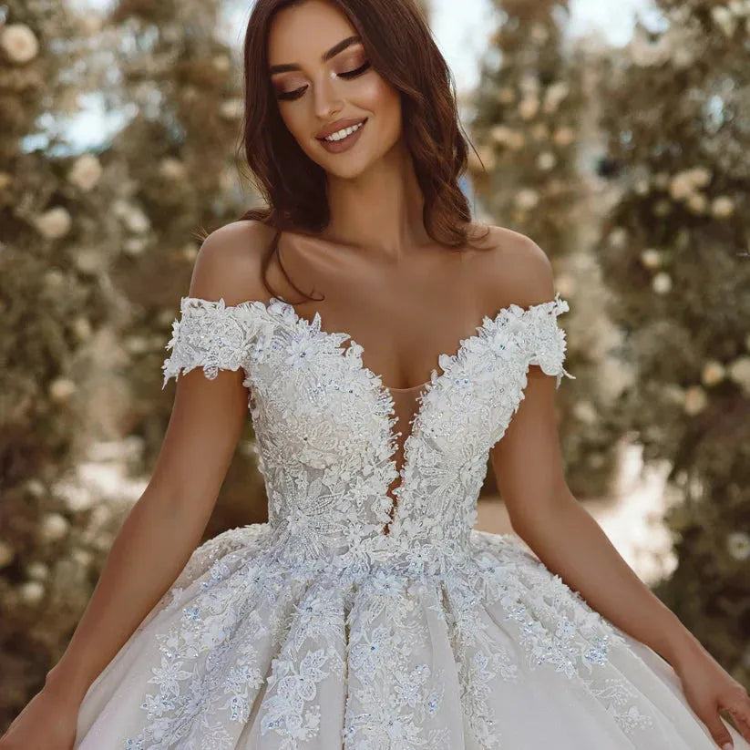 Vintage Glitter Lace Wedding Dresses Off Shoulder Appliques A-Line V-Neck Bridal Gowns Backless Princess Bride Dress Ivory 26w
