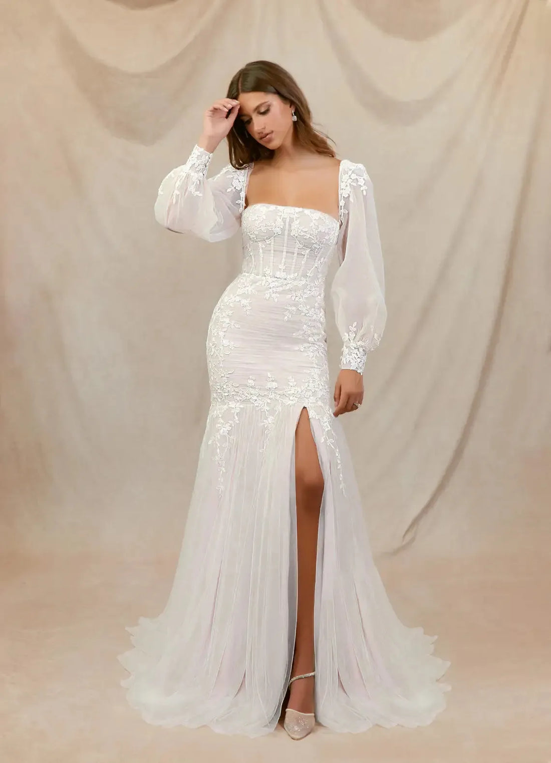 Captivating Mermaid Bride Dresses with Detachable Puffy Long Sleeves Opulent Applique Wedding Gown with Daring Split Design
