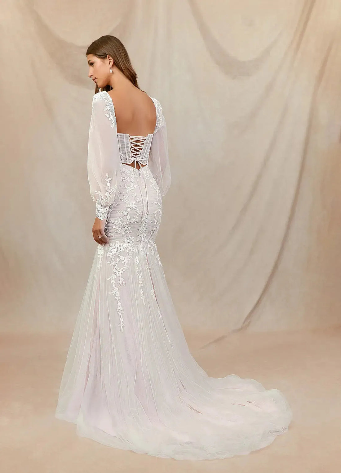 Captivating Mermaid Bride Dresses with Detachable Puffy Long Sleeves Opulent Applique Wedding Gown with Daring Split Design