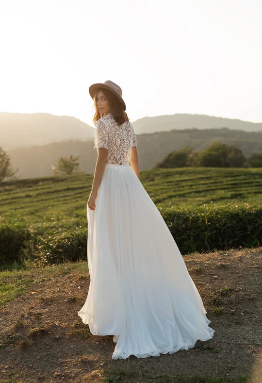 Boho Hochzeitskleid mit Ärmel einfacher Strandchiffon A-Linie mit Hofzug sexy O-Neck Bohemian Brautkleider Strand