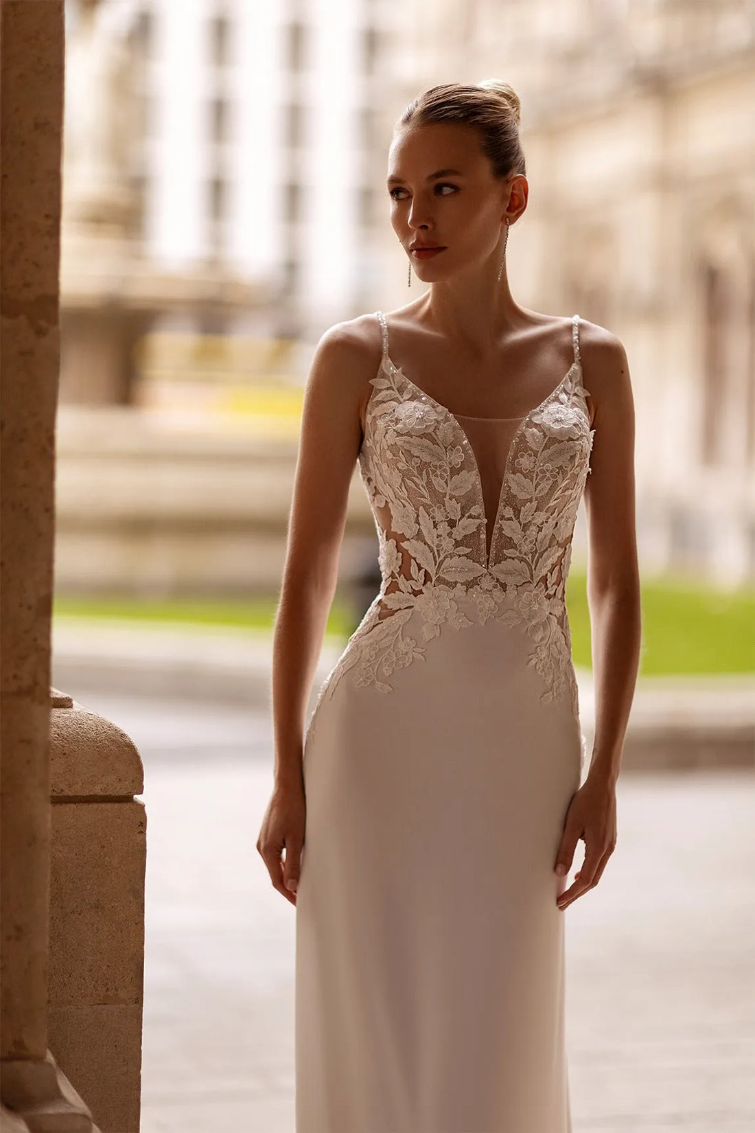 Unique Leaf Design with V-Neck Mermaid Wedding Dress Bow Court Train Dress Satin Princess Vestido De Novia Modern Gown Satin