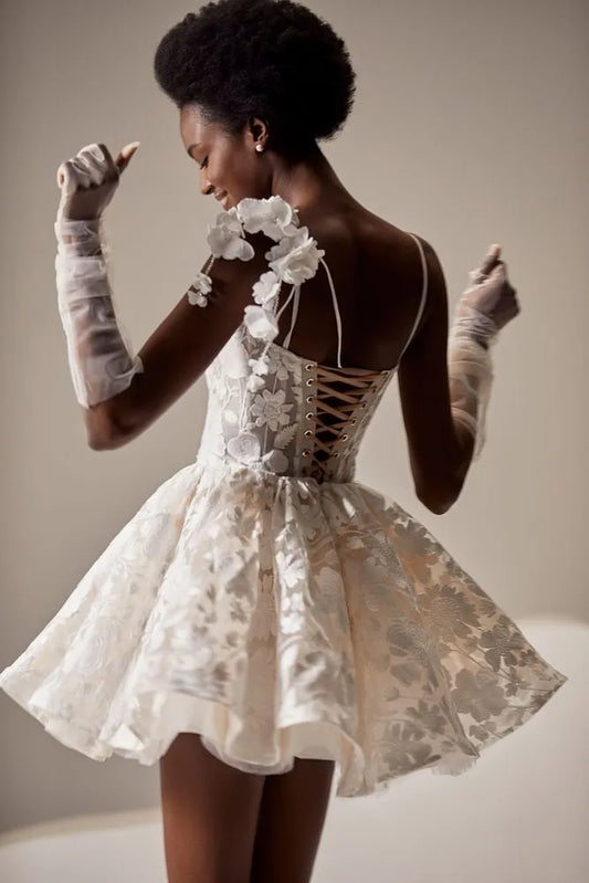 Robe De mariée courte élégante en dentelle pour femmes, coupe trapèze, bretelles Spaghetti, dos ouvert, en cœur, au-dessus du genou