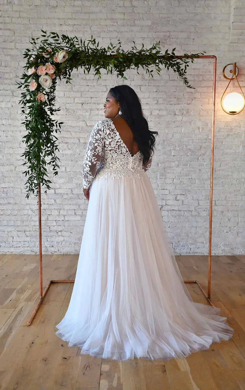 Elegant Long Sleeves Wedding Dress Plus Size Bride Double V-Neck Bridal Gowns Applique A-Line Tulle vestidos de novia Ivory 28w Plus Size