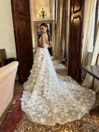 Elegant A-Line Long Wedding Dresses V Neck Sleeves Brides Gowns for Women Flowers Sweep Train Generous Bridals Dress White 26W